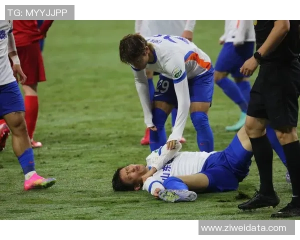 某知名足球球星不幸遭遇车祸紧急送医 伤情引发广泛关注